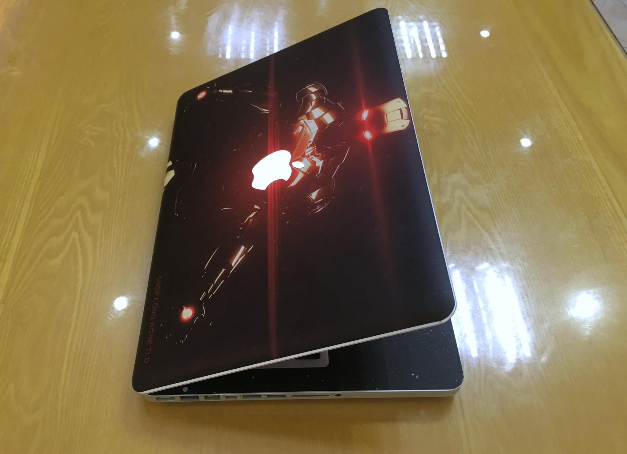 Macbook Pro MC700 Iron Man-7.jpg